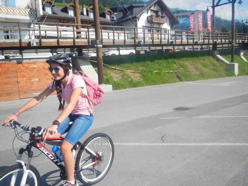 Village Camps International Summer Camp Leysin, Switzerland 2025-08-09 https://www.villagecamps.com/journals_admin/images/683-8-MTB (12).jpg